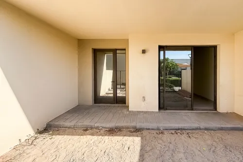 3 Bedrooms Townhouse in Parkside 1