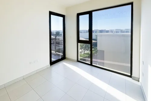 3 Bedrooms Townhouse in Parkside 1