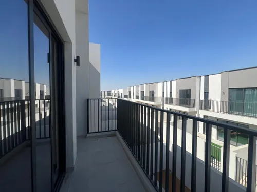 3 Bedrooms Townhouse in Greenview