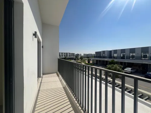 3 Bedrooms Townhouse in Greenview