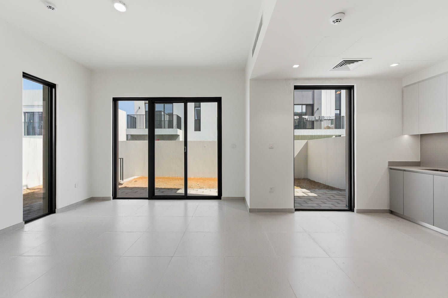 4 Bedrooms Townhouse in Greenview