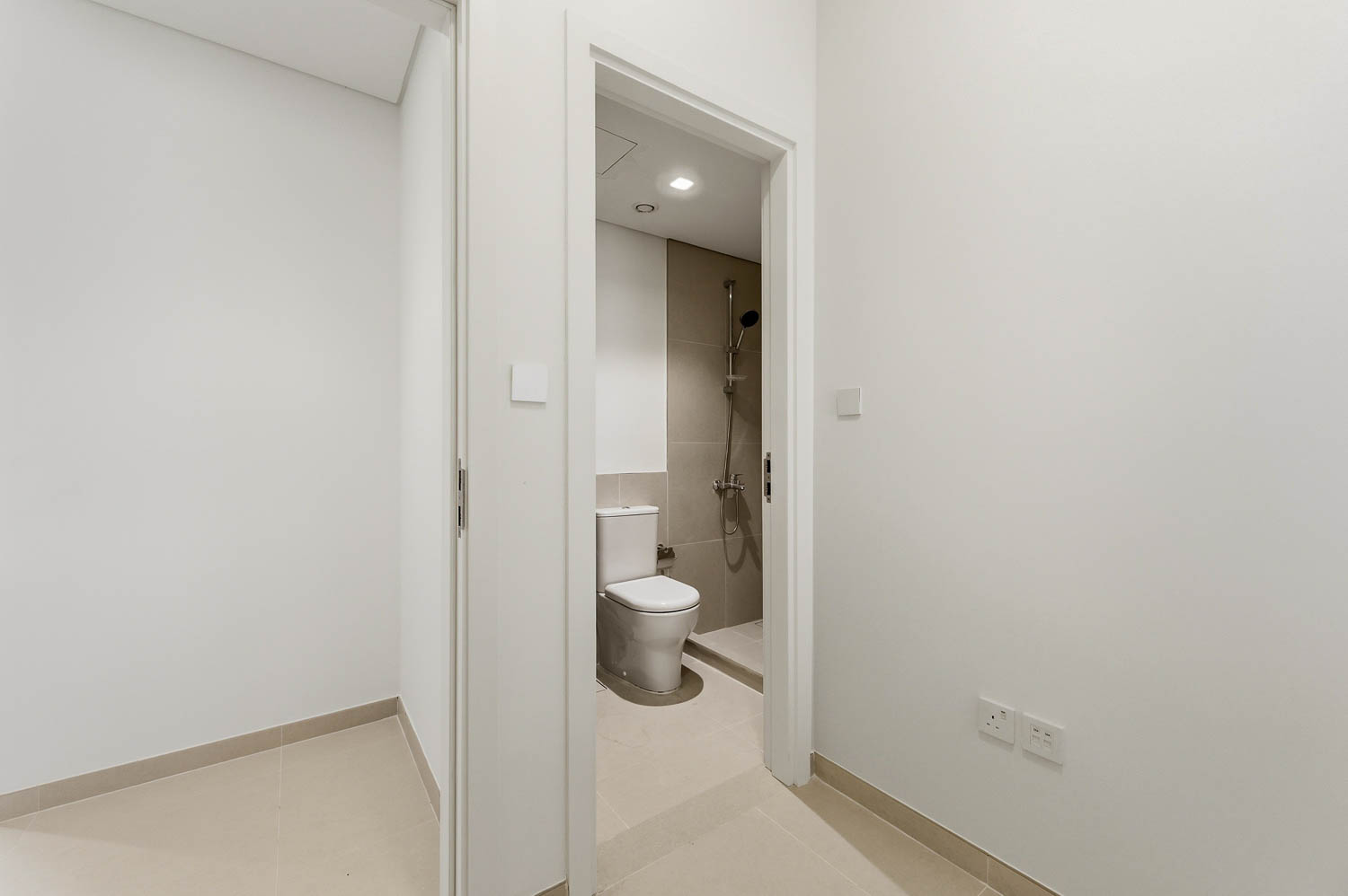 4 Bedrooms Townhouse in Greenview