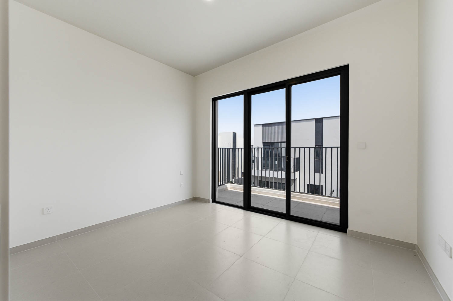 4 Bedrooms Townhouse in Greenview