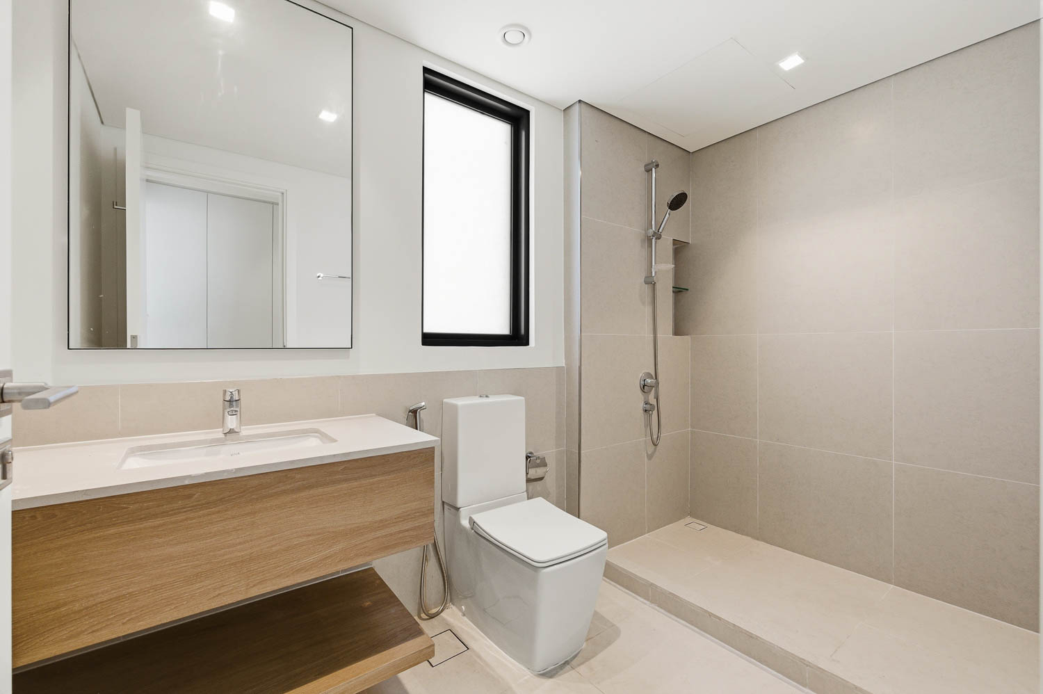 4 Bedrooms Townhouse in Greenview