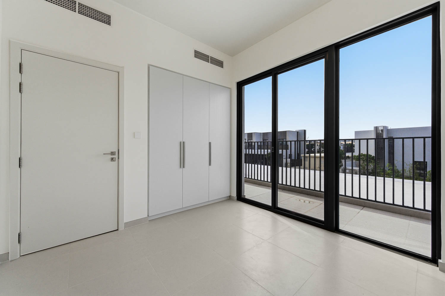 4 Bedrooms Townhouse in Greenview