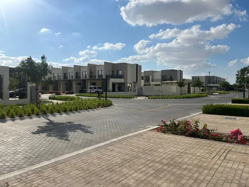 4 Bedrooms Townhouse in Parkside 3