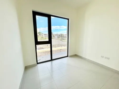 4 Bedrooms Townhouse in Parkside 3