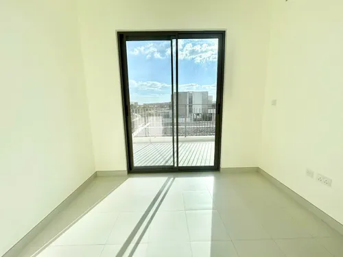 4 Bedrooms Townhouse in Parkside 3