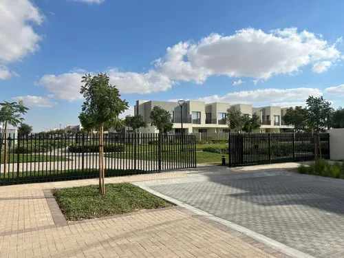 4 Bedrooms Townhouse in Parkside 3