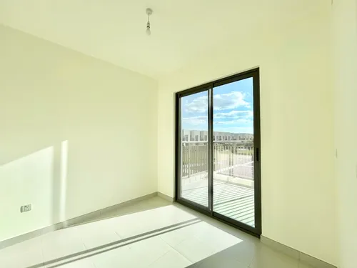 4 Bedrooms Townhouse in Parkside 3