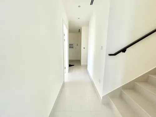 4 Bedrooms Townhouse in Parkside 3