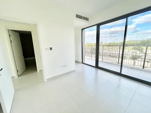 4 Bedrooms Townhouse in Parkside 3