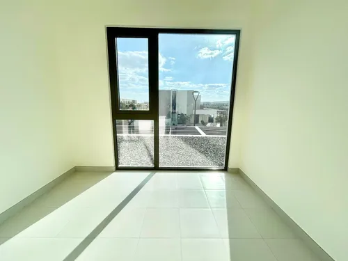 4 Bedrooms Townhouse in Parkside 3
