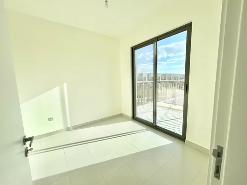 4 Bedrooms Townhouse in Parkside 3