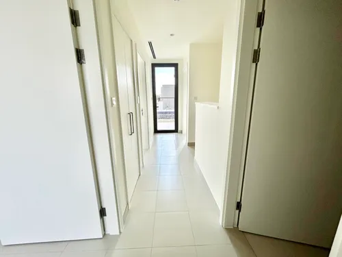 4 Bedrooms Townhouse in Parkside 3