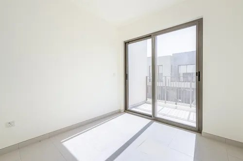 3 Bedrooms Townhouse in Parkside 3