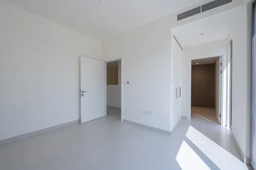 3 Bedrooms Townhouse in Parkside 3