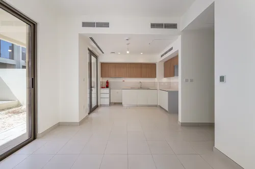 3 Bedrooms Townhouse in Parkside 3