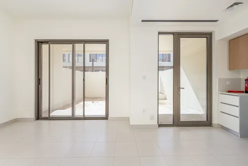 3 Bedrooms Townhouse in Parkside 3