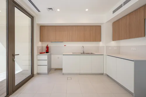 3 Bedrooms Townhouse in Parkside 3