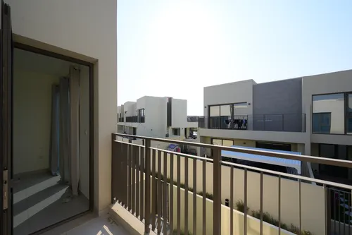 3 Bedrooms Villa in Parkside 2