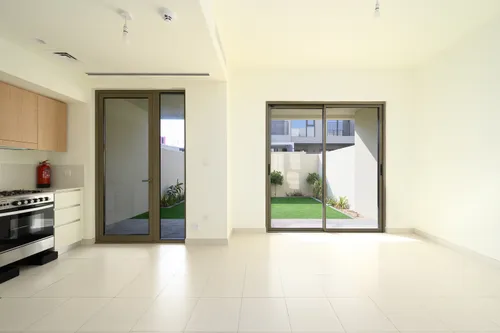 3 Bedrooms Villa in Parkside 2