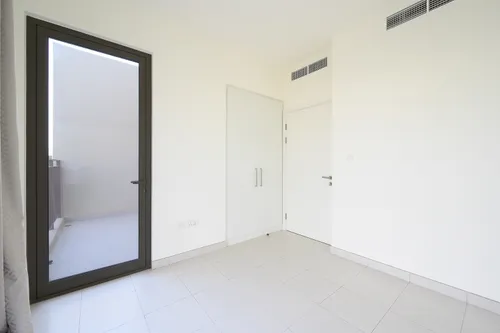 3 Bedrooms Villa in Parkside 2
