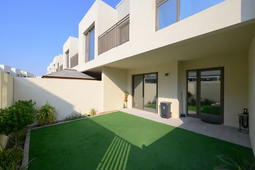 3 Bedrooms Villa in Parkside 2