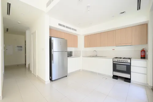 3 Bedrooms Villa in Parkside 2