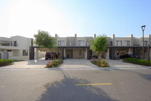3 Bedrooms Villa in Parkside 2