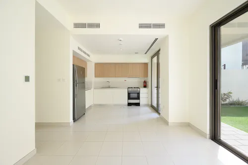 3 Bedrooms Villa in Parkside 2