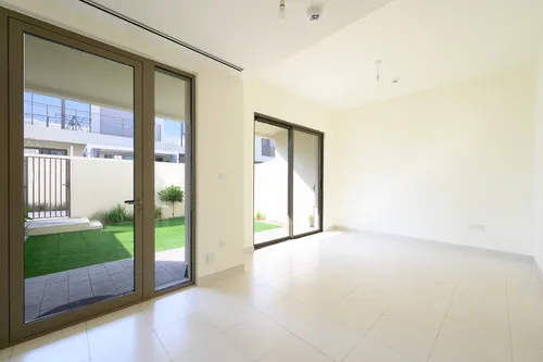 3 Bedrooms Villa in Parkside 2
