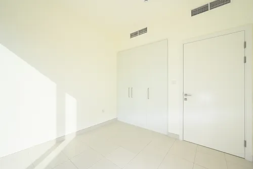 3 Bedrooms Villa in Parkside 2