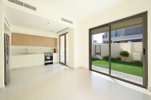 3 Bedrooms Villa in Parkside 2