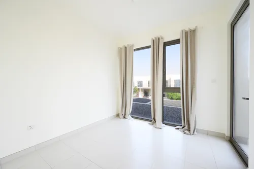3 Bedrooms Villa in Parkside 2
