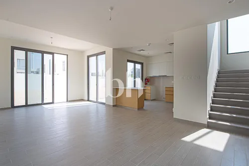 Luxurious 4-Bed | Private Garden | Close To Pool