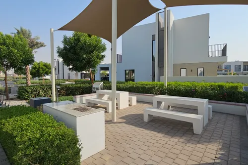 4 Bedrooms Townhouse in Greenview