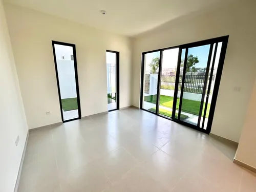 4 Bedrooms Townhouse in Greenview