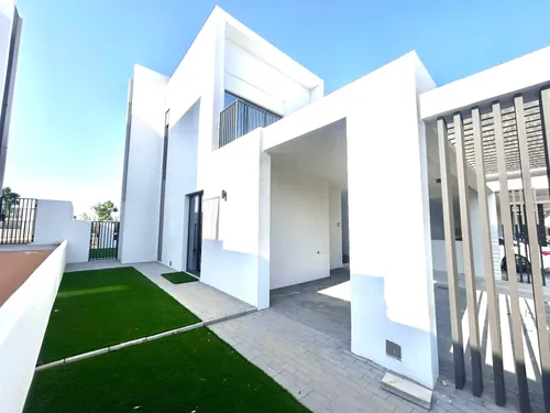 4 Bedrooms Townhouse in Greenview