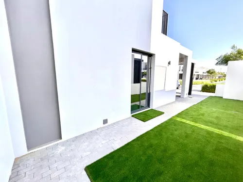 4 Bedrooms Townhouse in Greenview