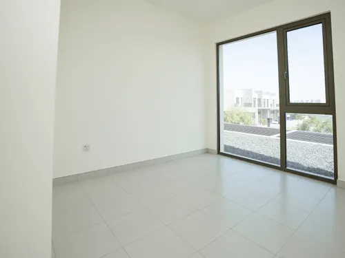 4 Bedrooms Townhouse in Parkside 2