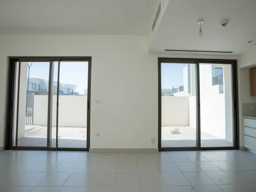 4 Bedrooms Townhouse in Parkside 2