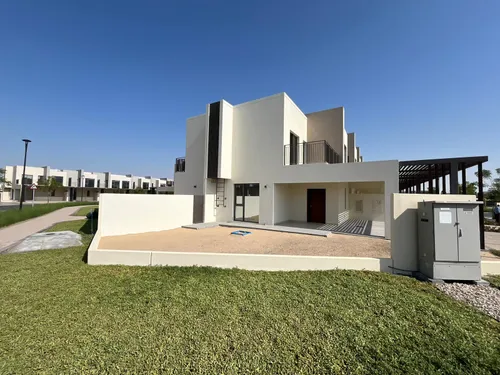 4 Bedrooms Townhouse in Parkside 2