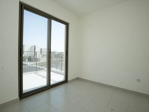 4 Bedrooms Townhouse in Parkside 2