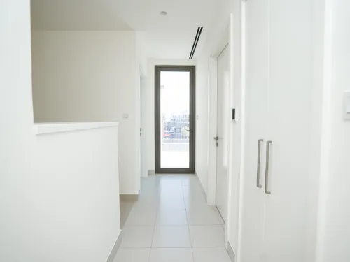 4 Bedrooms Townhouse in Parkside 2