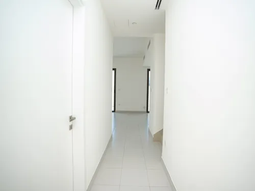 4 Bedrooms Townhouse in Parkside 2