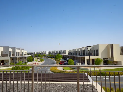 4 Bedrooms Townhouse in Parkside 2