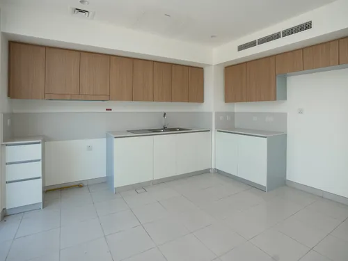 4 Bedrooms Townhouse in Parkside 2