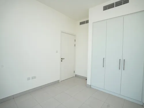 4 Bedrooms Townhouse in Parkside 2