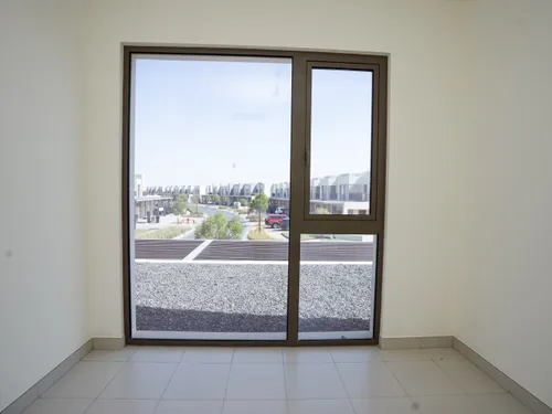 4 Bedrooms Townhouse in Parkside 2